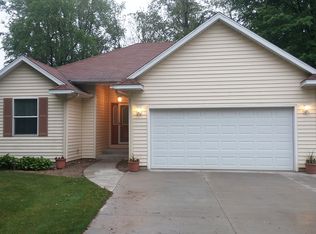 8388 Prairie Hills Dr, Delton, MI 49046