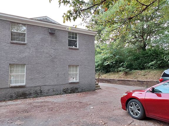 5th image of 1178 N Evergreen St
