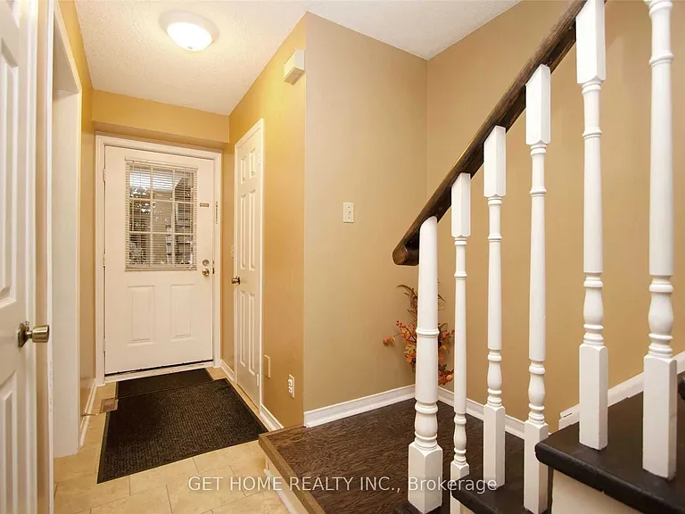 1310 Charter Cres — Photo 6