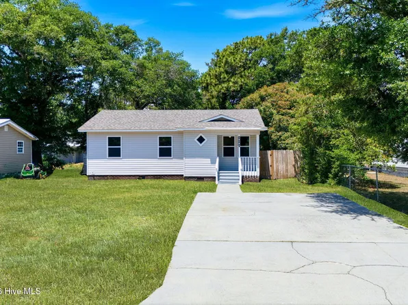 111 NE 20th Street, Oak Island, NC 28465