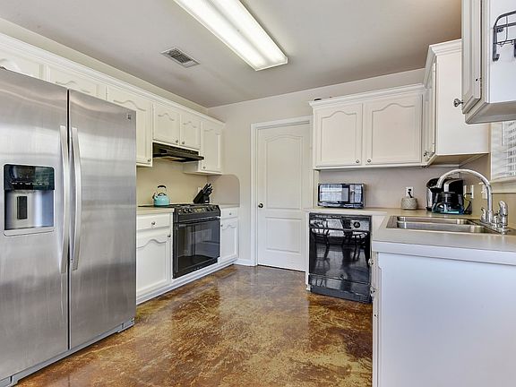 5th image of 37524 Parkbrook Dr