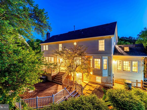 47024 Berwick Ct, Sterling, VA 20165