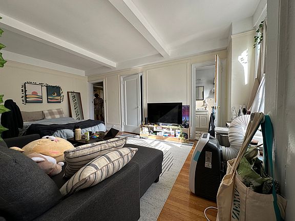 2nd image of 455 W 34th St APT 2D