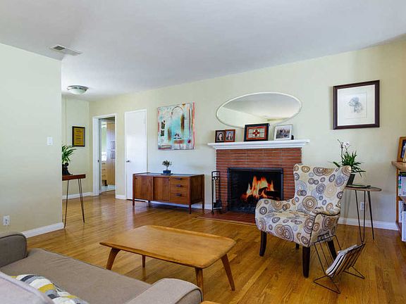 5th image of 224 Dorothy Ave