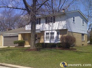 5070 Saxony Ln, Greendale, WI 53129