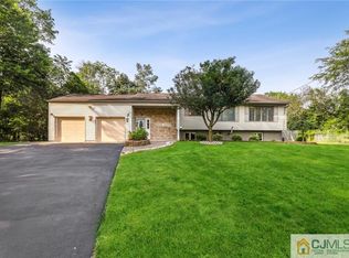 7 McClellan Ct, Piscataway, NJ 08854