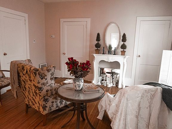 5th image of 5904 Wall St #D
