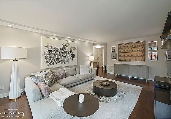 4th image of 255 E 49th St APT 8D