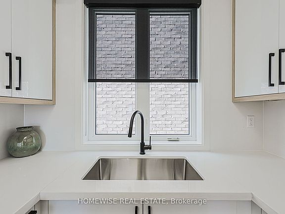 5th image of 159 Locksley Ave #2