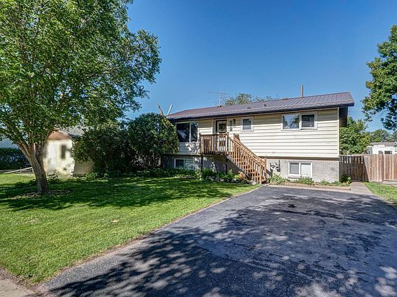 3rd image of 5213 3a St W