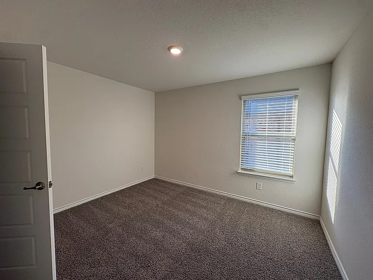 610 Union Dr — Photo 29