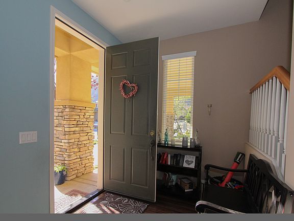 3rd image of 14 Shady Cove Ct