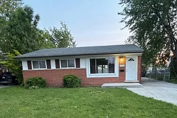 32448 Birchwood St — Photo 2