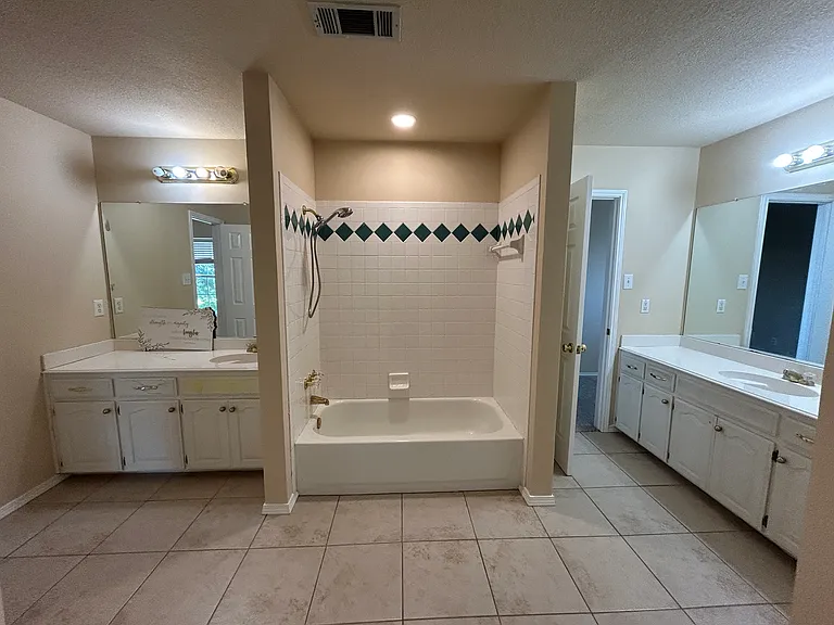 2661 FM 35 — Photo 23