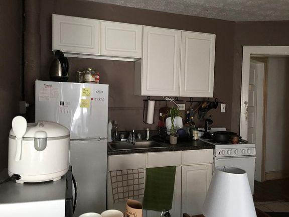 4th image of 72 E Blake Ave APT J