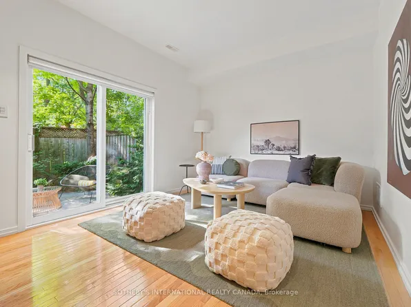 2 Sibelius Ln, Toronto, ON M5R 3V8