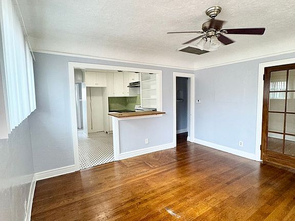 2nd image of 546-550 W 20th St #546