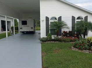 1083 Motorcoach Dr, Polk City, FL 33868