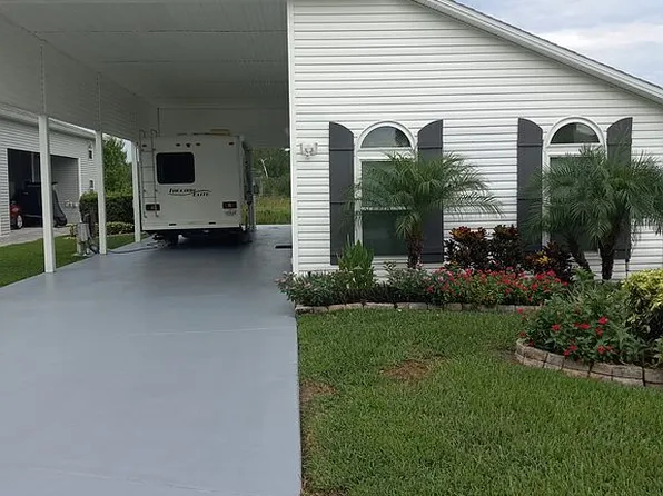 1083 Motorcoach Dr, Polk City, FL 33868