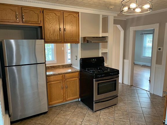2nd image of 119 Chestnut St Floor 1