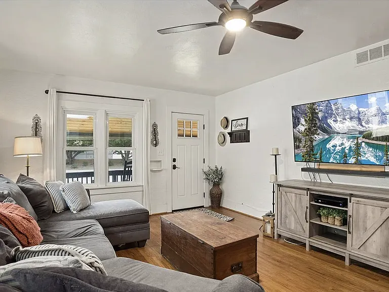 224 S Washington Ave — Photo 5