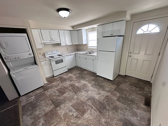 2nd image of 123 Crockett Ave