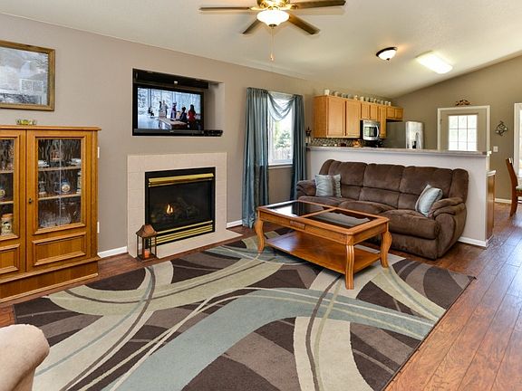 3rd image of 8245 Pinegate Dr