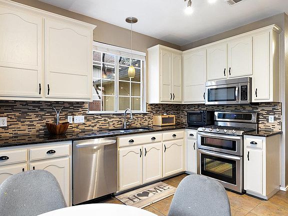 3rd image of 1711 Coral Dr