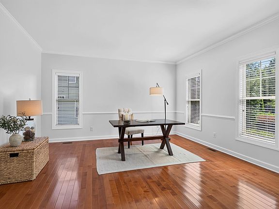4th image of 808 City Walls St