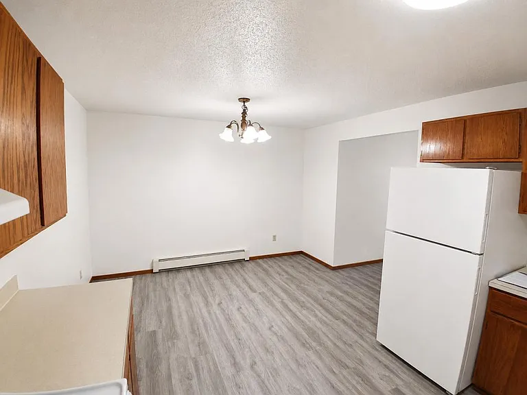 1504 Shannon Dr NE — Photo 2