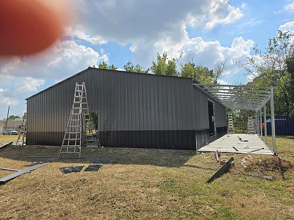 3rd image of 8235 Braniff Ave