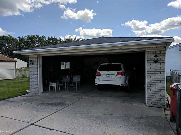 3rd image of 20480 Bigelow St