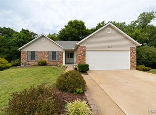 912 Gastorf Pl, Florissant, MO 63031