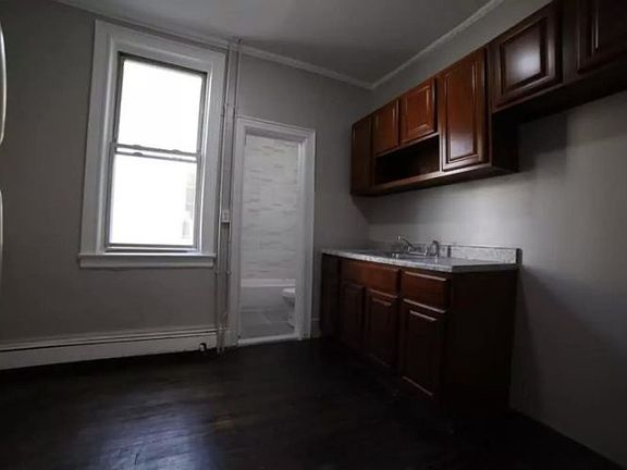 5th image of 94 Fleet St #1R
