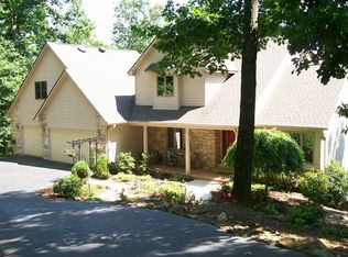 49 Cedar Dr, Mills River, NC 28759