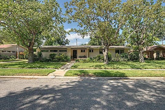 1st image of 410 Dolphin Ln