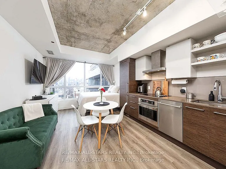 1030 King St W #908 — Photo 3