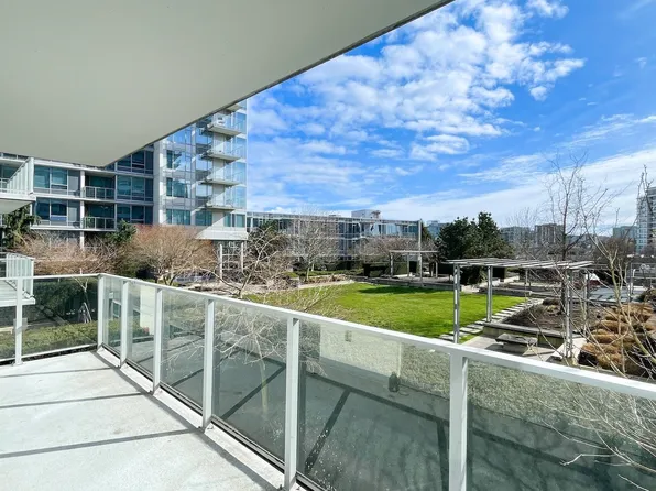 5233 Gilbert Rd #528, Richmond, BC V7C 0B3