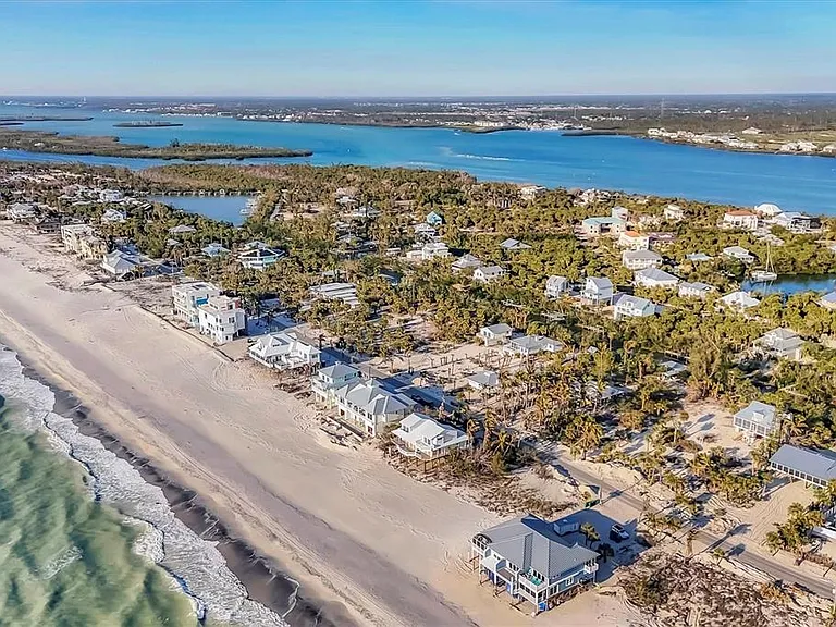 51 Palm Dr — Photo 41