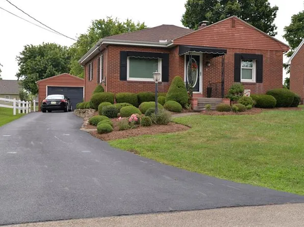 8 Gaddis St, Hopwood, PA 15445