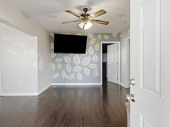 4th image of 211 Eureka St
