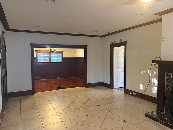 5th image of 2320 S La Salle Ave