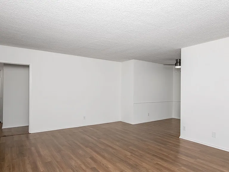 1132 Rosedale Ave — Photo 4