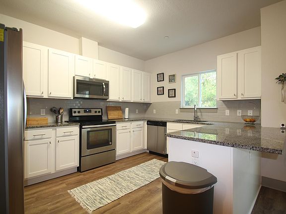 3rd image of 12170 Abbey Glen Ln