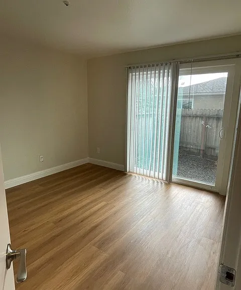 North Dutton Place Apartments — Photo 27