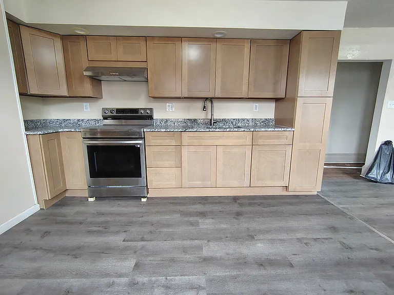 819 W 4th St #2 — Photo 2