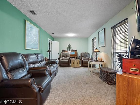 4th image of 7930 Oak Hill Dr