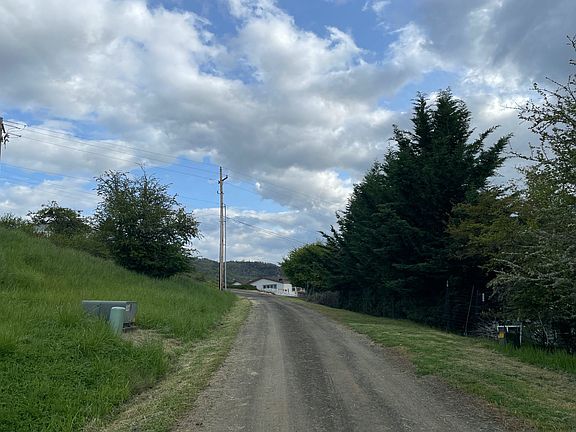 4th image of 343 Cegavske Ln