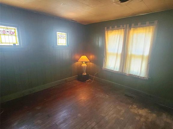 4th image of 2808 Buxton Ave