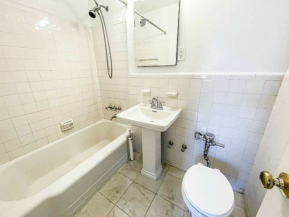 5th image of 10025 Queens Blvd APT 6L